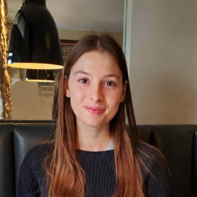 Babysitter in Marly-le-Roi: Louise