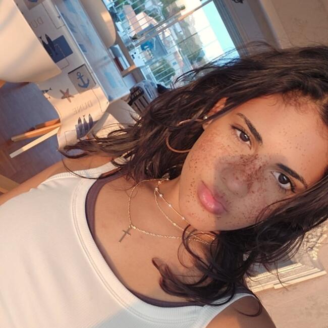 Babysitter in Issoire: Deborah Kezye