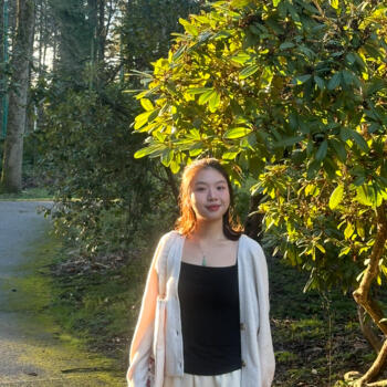 Babysitter New Westminster: Naomi