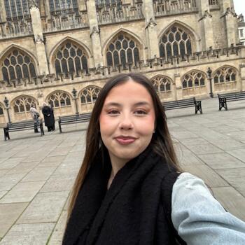 Babysitter in Le Mesnil-le-Roi: Ema