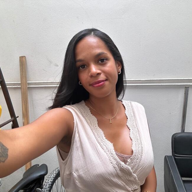 Trabajo de canguro en Monserrat: Angela