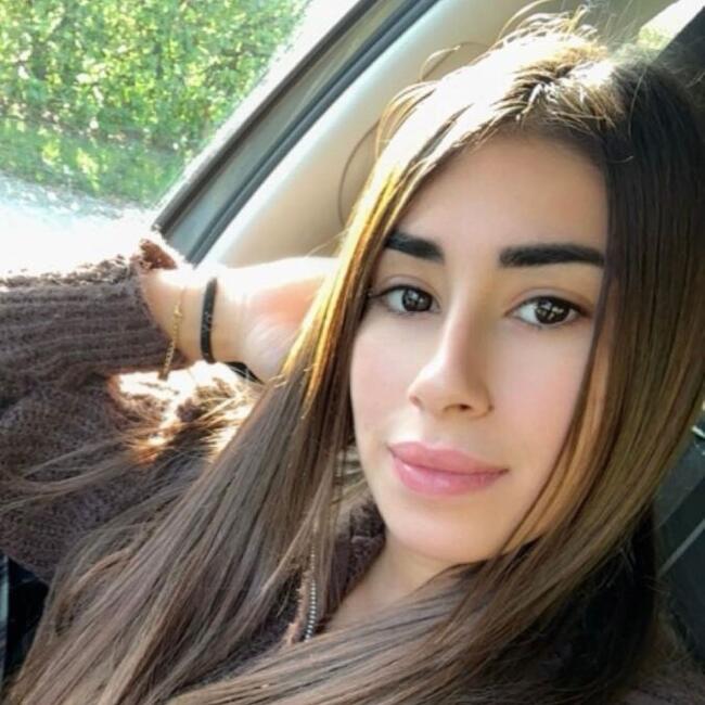 Babysitter in Échenevex: Imane