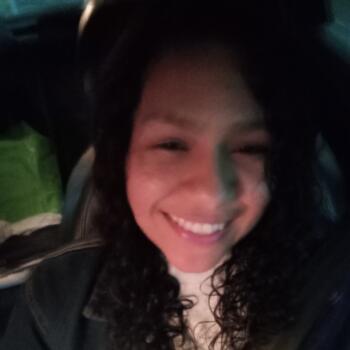 Babysitter in Villa: Yomira