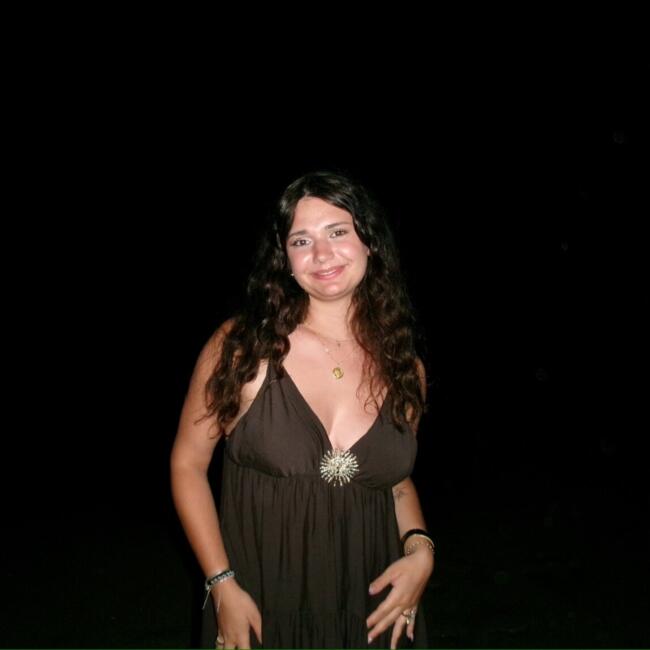 Baby-sitter à Fontaines-Saint-Martin: Coline