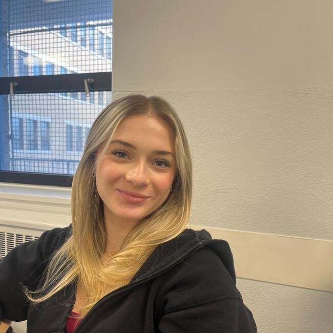 Babysitter in Laval: Chloe