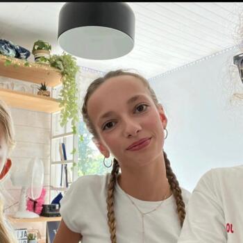 Babysitter in Saint-Julien-en-Born: Louise