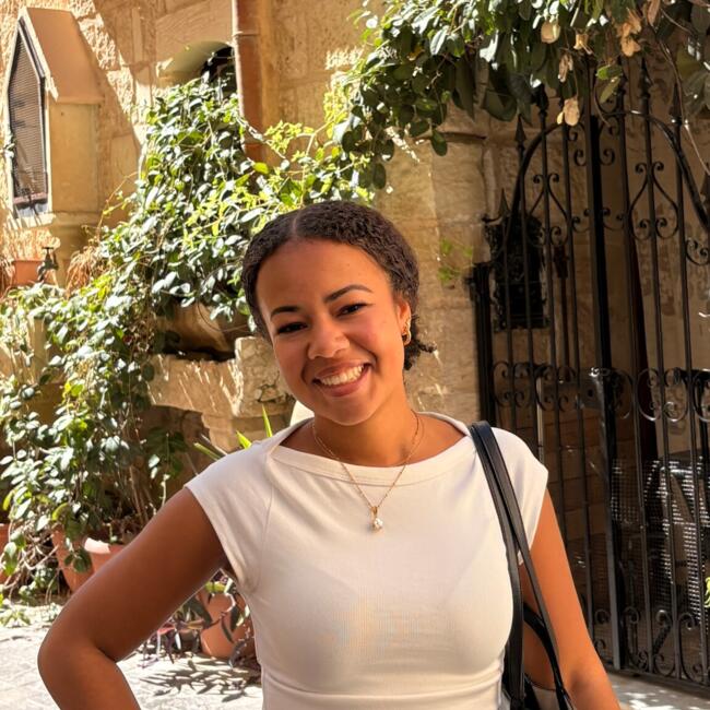 Babysitter in L-Iklin: Madé