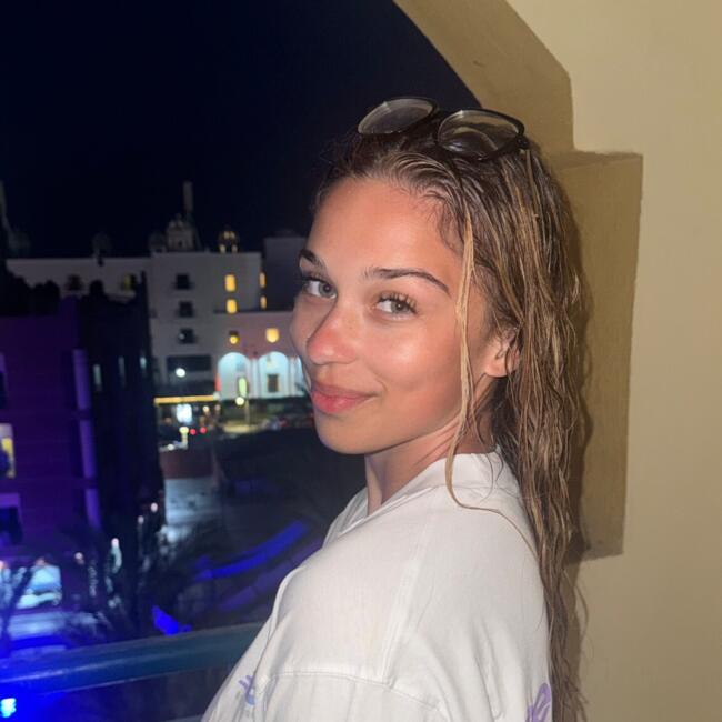 Babysitter in Savigny-le-Temple: Shaina