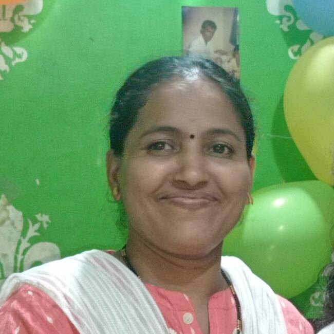 Surat में बेबीसिटर: Yogita