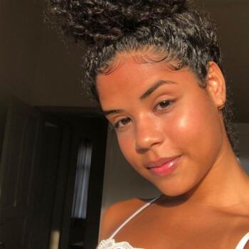Babá em São José dos Pinhais: Bely
