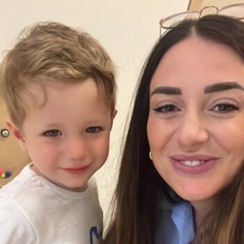 Job de garde d'enfants à Doha: job de garde d'enfants Federica