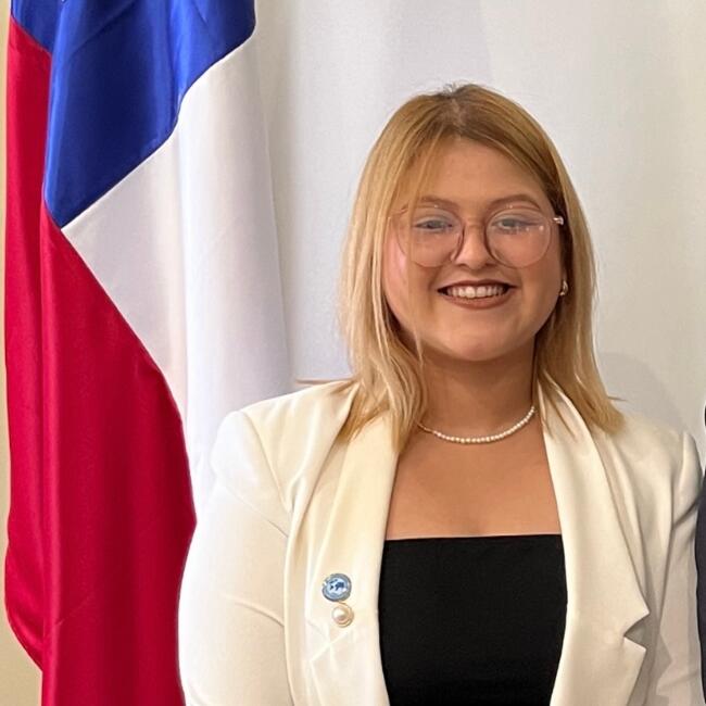 Nanny in Torrent: Dirleny