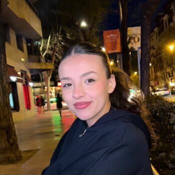 Auklė Madridas: Sarah