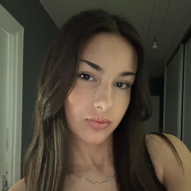 Babysitter in Échirolles: Lea