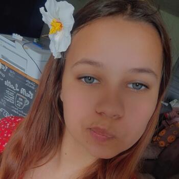 Babysitter in Acheux-en-Amiénois: Emma