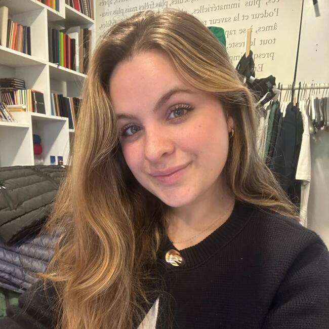 Babysitter in Chambray-lès-Tours: Victoria