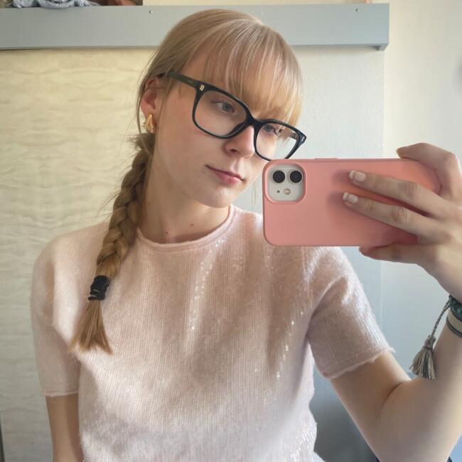 Babysitter in Le Sap: Tess