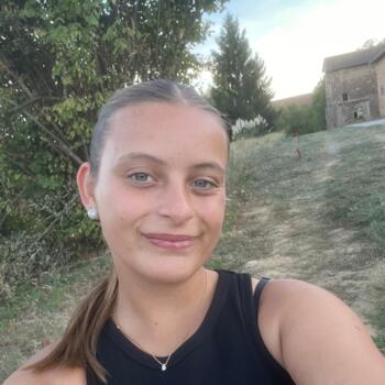 Babysitter in Charnay-lès-Mâcon: Kelly