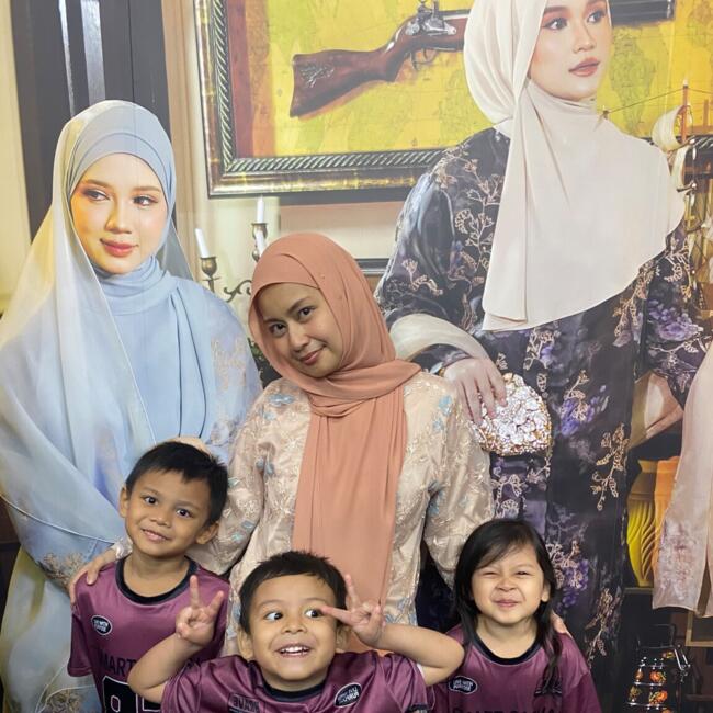 Babysitting job in Singapore: Zeta