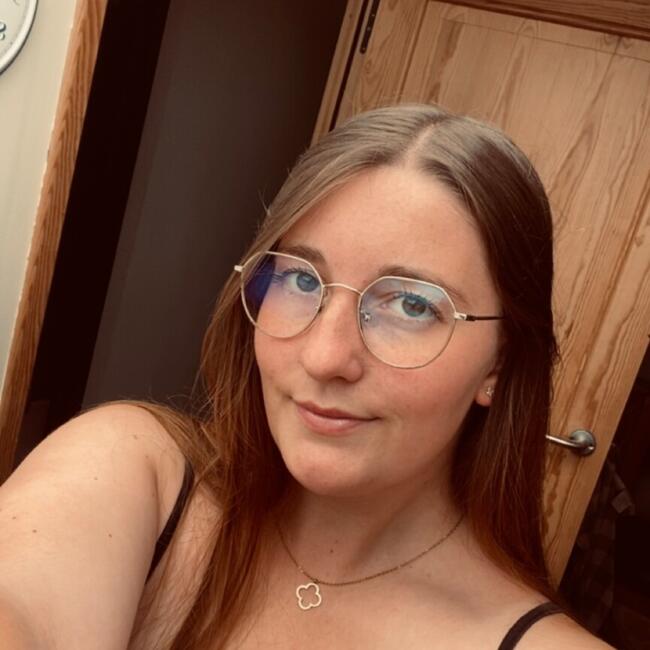 Babysitter in Pecq: Angèle