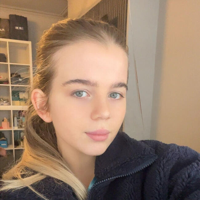 Babysitter in Prenton: Lily