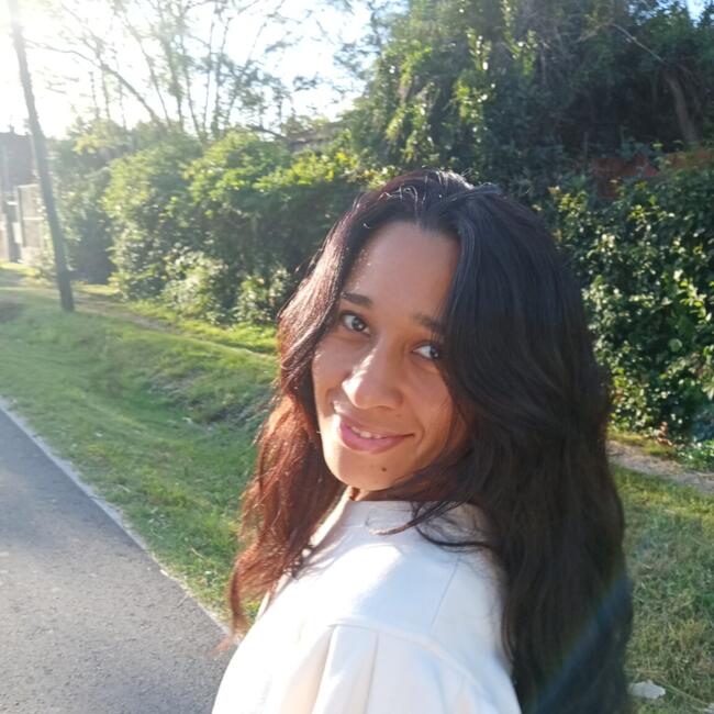Babysitter in Pilar: Melanie