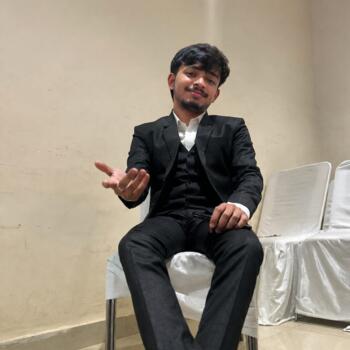 Karād में बेबीसिटर: Sumit