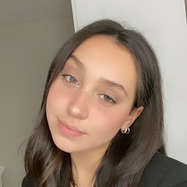 Babysitter in Choisy-au-Bac: Manel