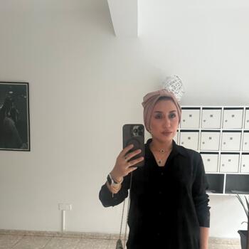 Larnaka bölgesinde bebek bakıcısı: Saga