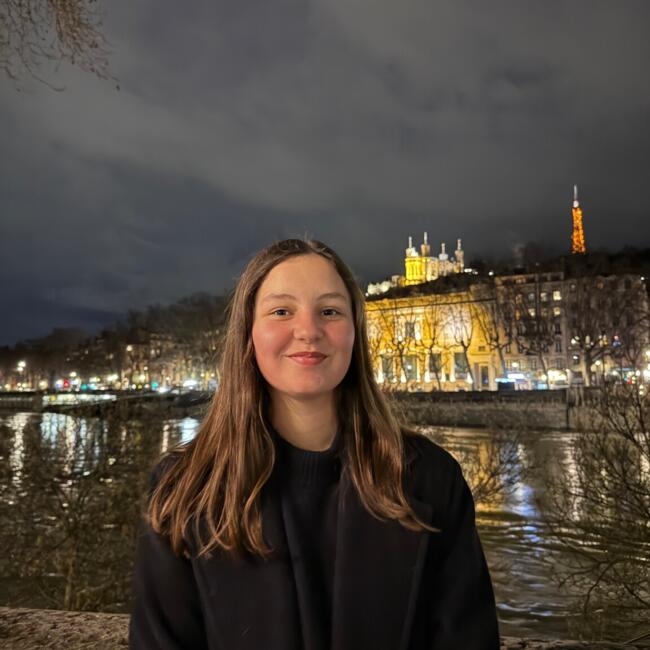 Babysitter in La Balme-les-Grottes: Capucine