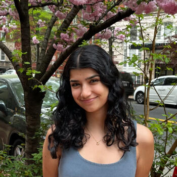 Babysitter in Sydney: Bela