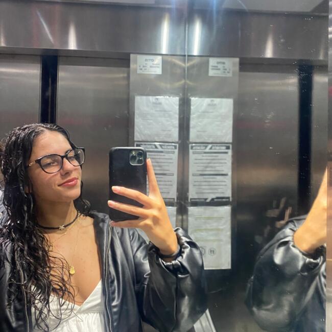 Babysitter in Loures: Yasmin