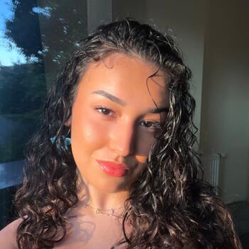 Baby-sitter in Colombes: Elina