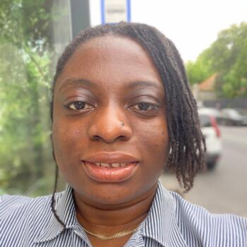 Babysitter Setúbal: Mary