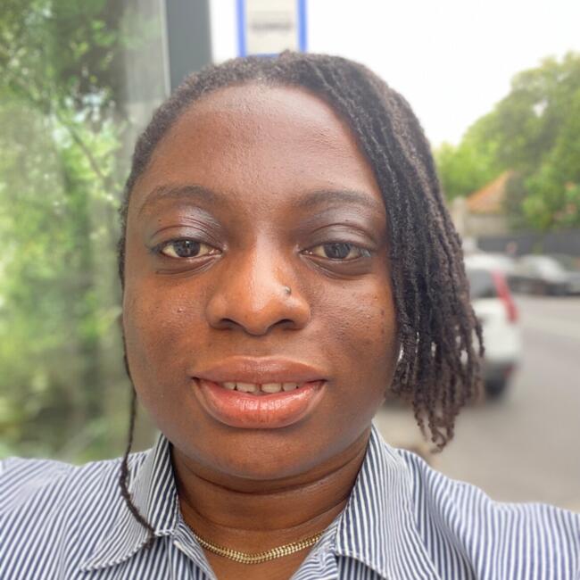 Babysitter in Setúbal: Mary