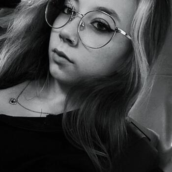 Babysitter in Saint-Julien-du-Sault: Cassandra