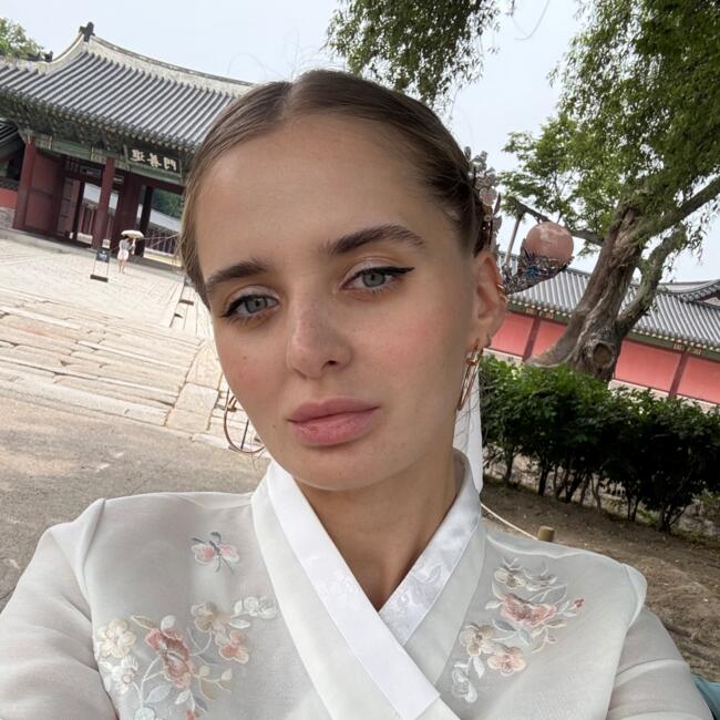 香港島的臨時保母工作: Elizaveta