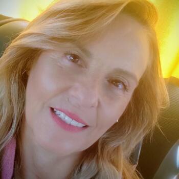 Babysitter στην περιοχή Κερατσίνι: Κωνσταντινα