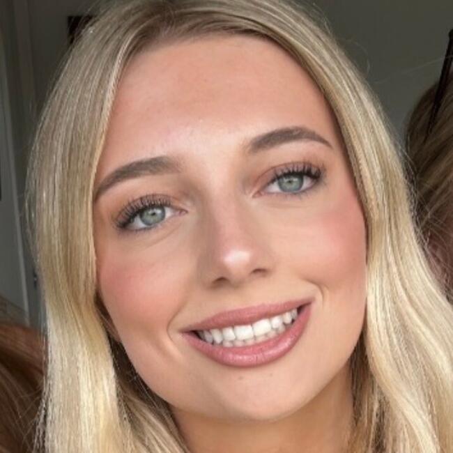 Babysitter in Dunedin: Caycee