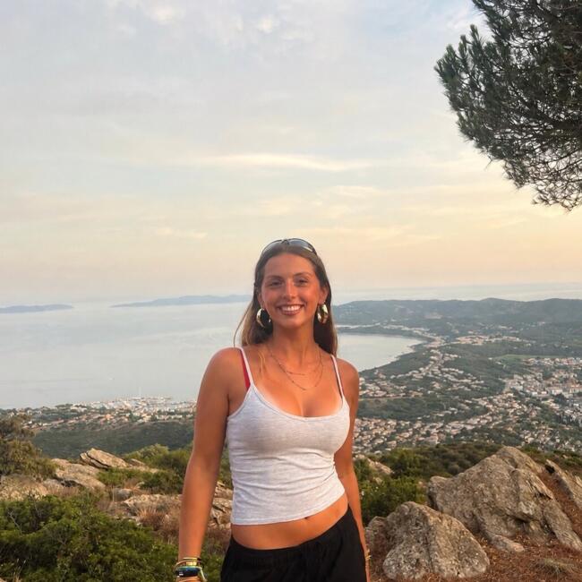 Babysitter in Paris: Ambre