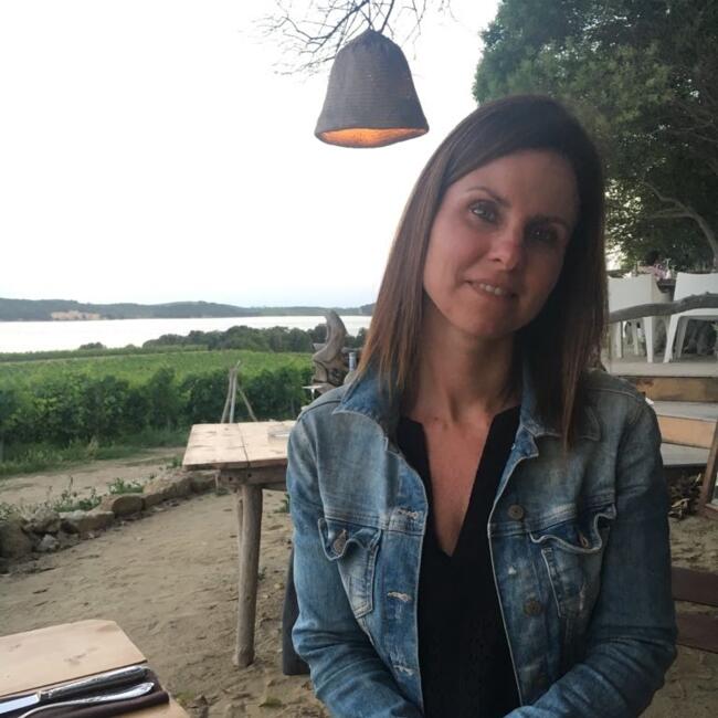 وظيفة جليسة أطفال في دبي: Catherine