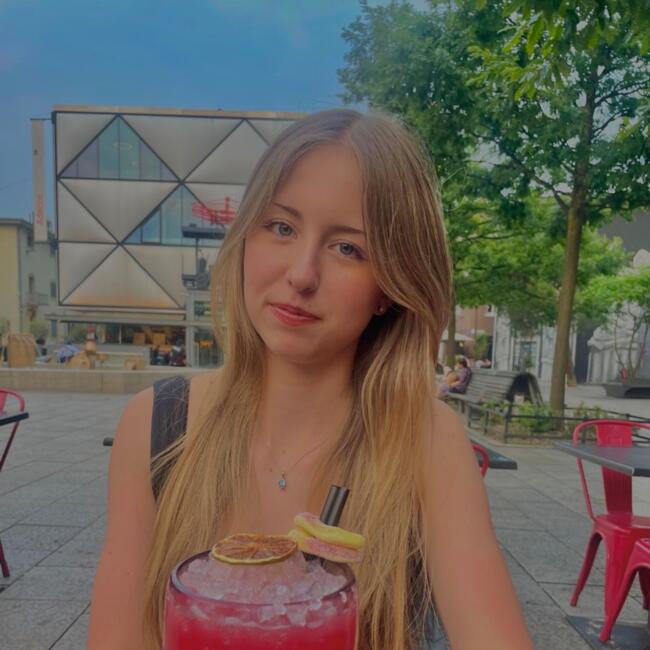 Babysitter in Etagnières: Alycia