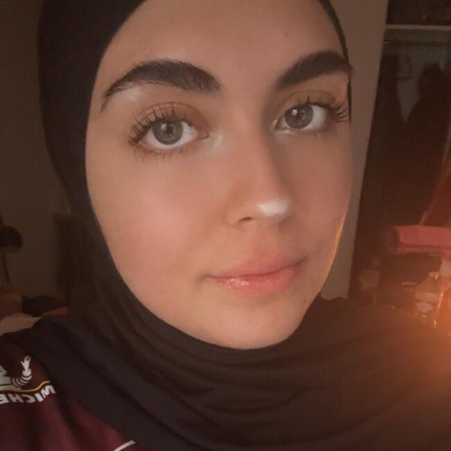 Babysitter in Saint-Denis: Asya