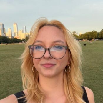Babysitter in Cedar Park: Luciana