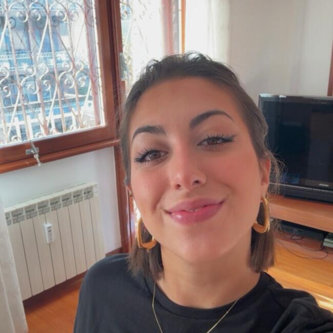 Babysitter in Rouen: Chiara