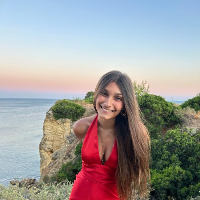 Babysitter in Lisbon: Inês