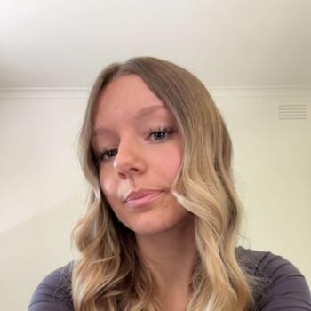 Babysitter in Drouin: Ella