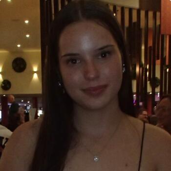 Babysitter in Cairns: Elise