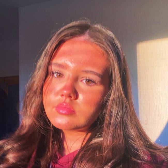 Babysitter in Bury: Andi