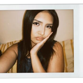 파리에 있는 베이비시터: Shaïmae